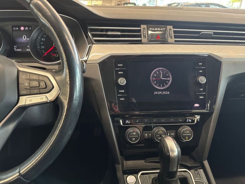 Volkswagen Passat 2020 Valkoinen