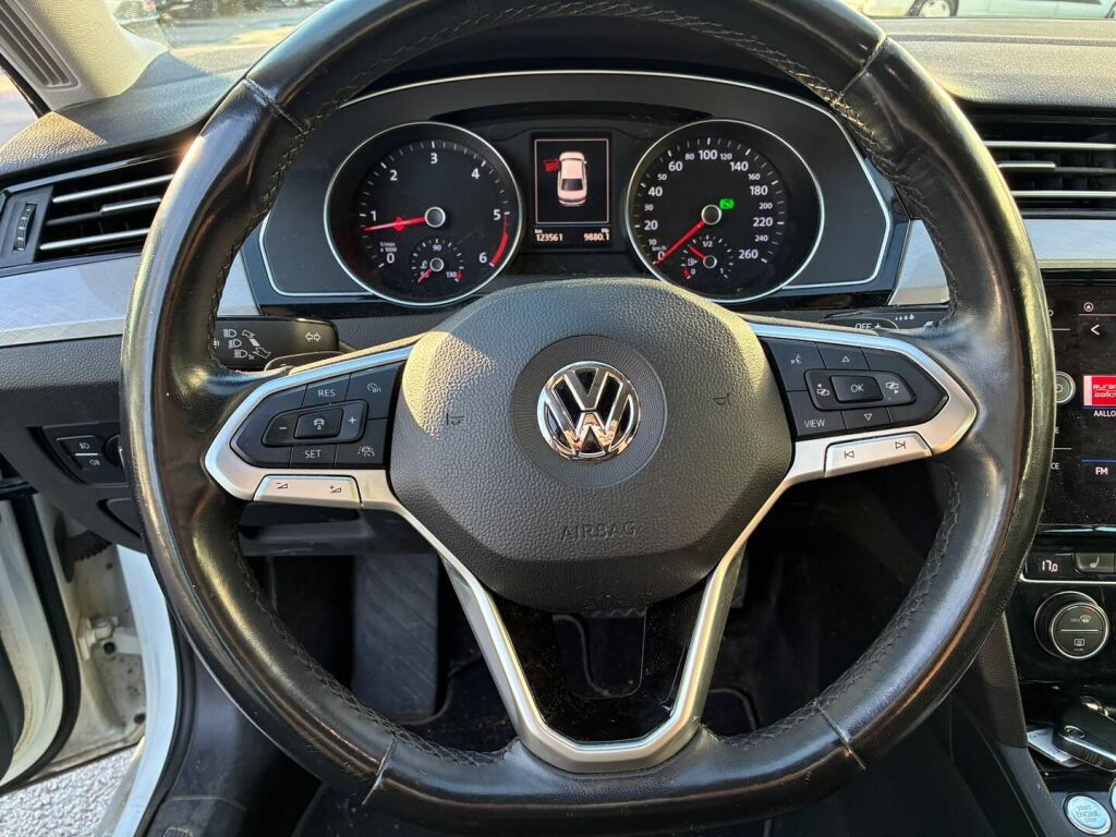 Volkswagen Passat 2020 Valkoinen