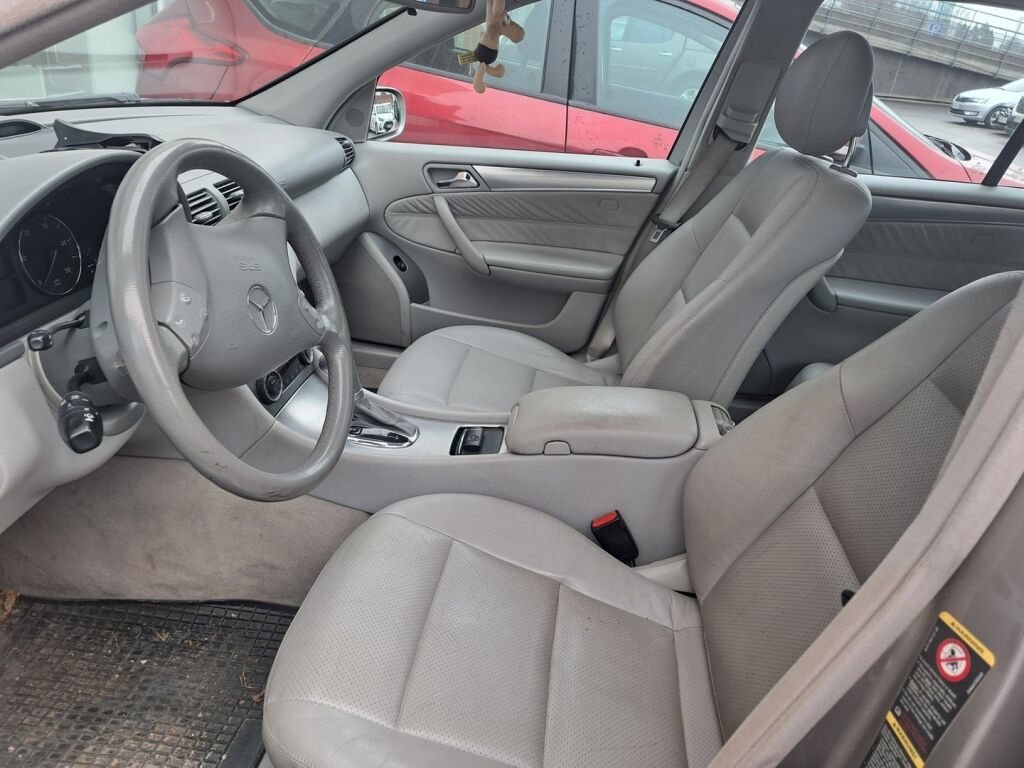 Mercedes-Benz C 2005 Harmaa