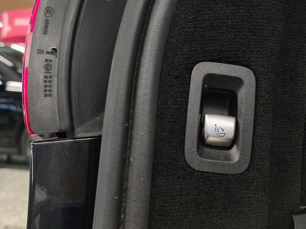 Mercedes-Benz C 2017 Musta