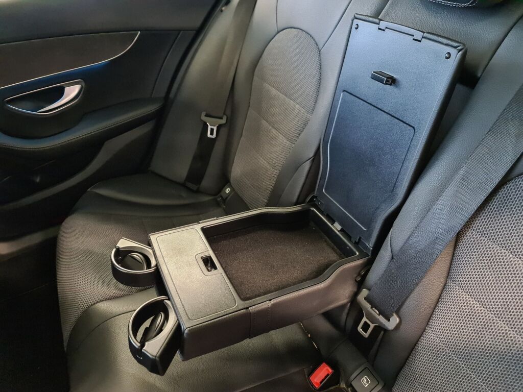 Mercedes-Benz C 2017 Musta