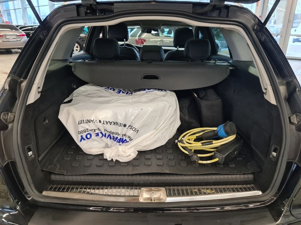 Mercedes-Benz C 2017 Musta