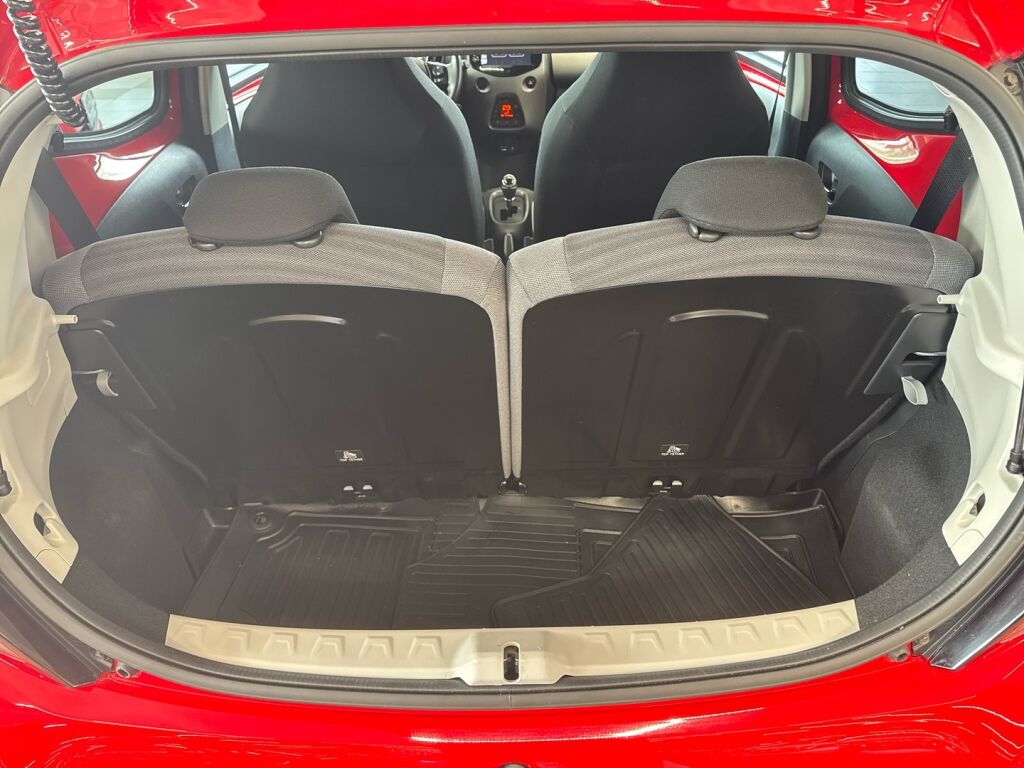 Toyota AYGO 2019 Punainen