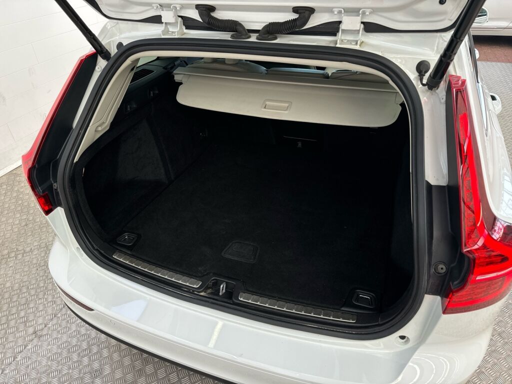 Volvo V60 2020 Valkoinen