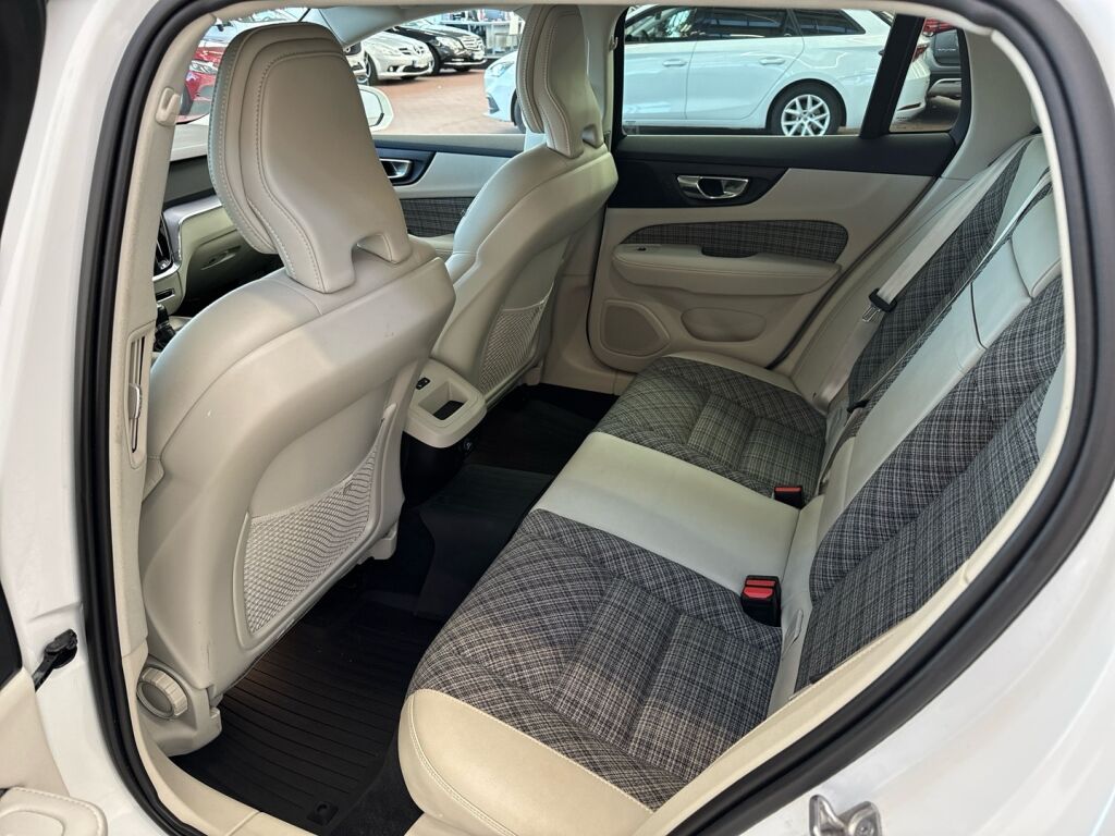 Volvo V60 2020 Valkoinen