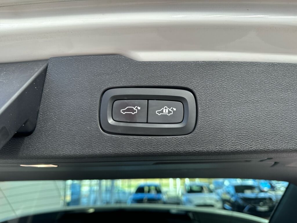 Volvo V60 2020 Valkoinen