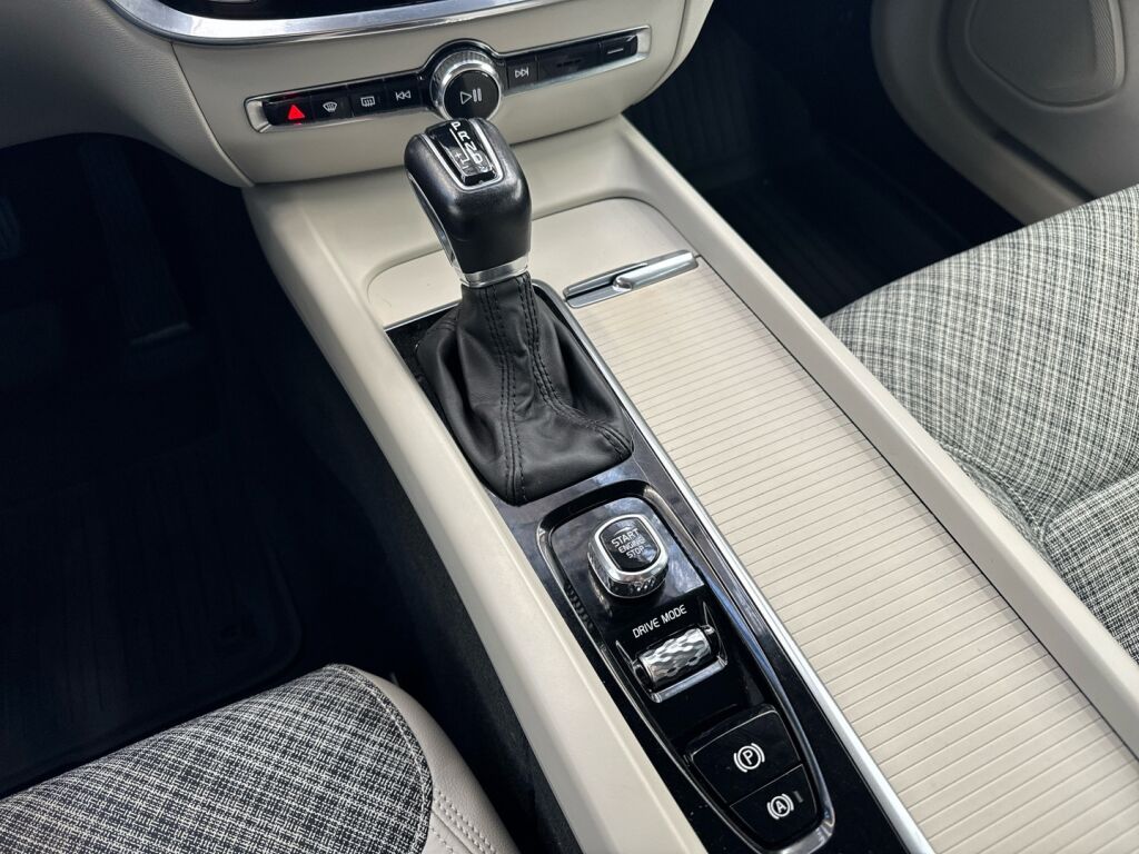 Volvo V60 2020 Valkoinen