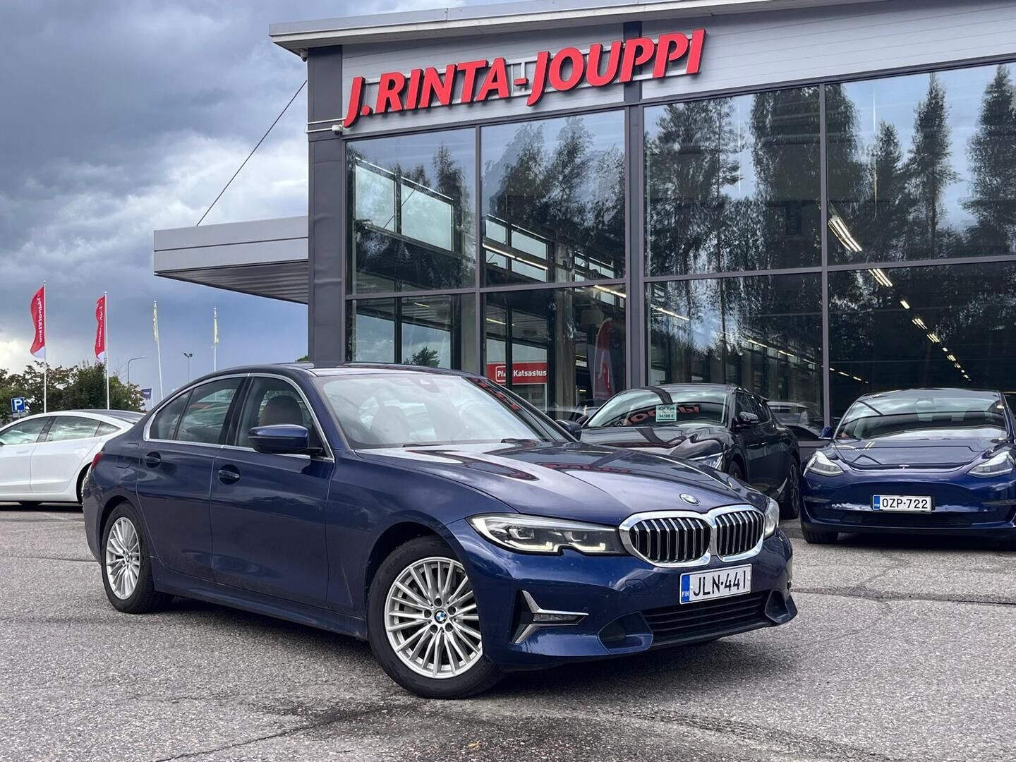 BMW 330
