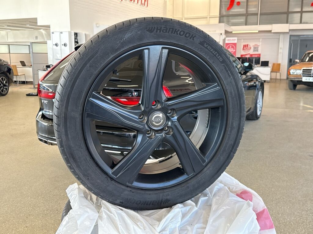 Volvo V90 2017 Musta