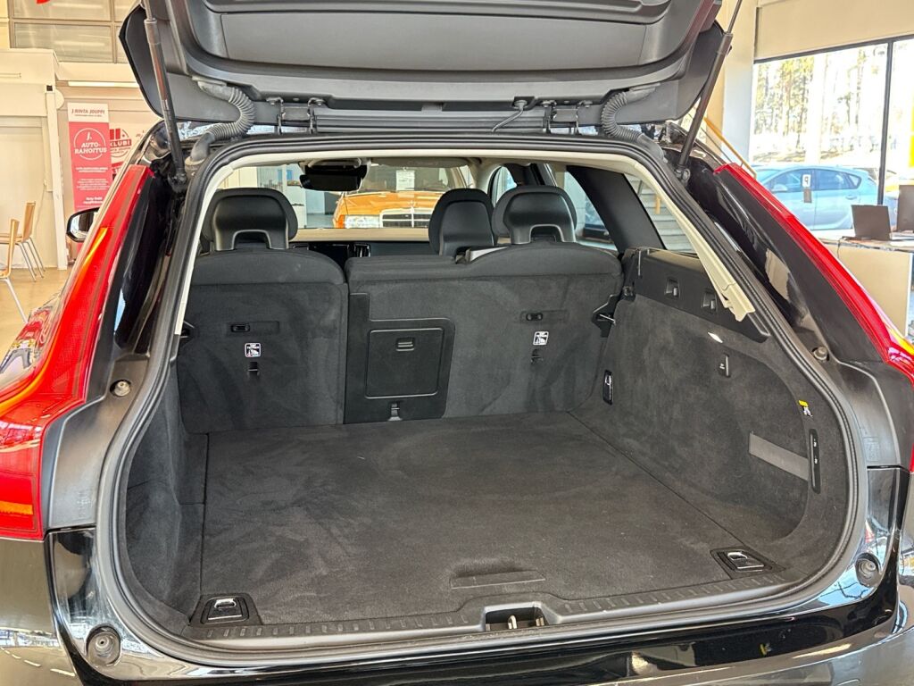 Volvo V90 2017 Musta