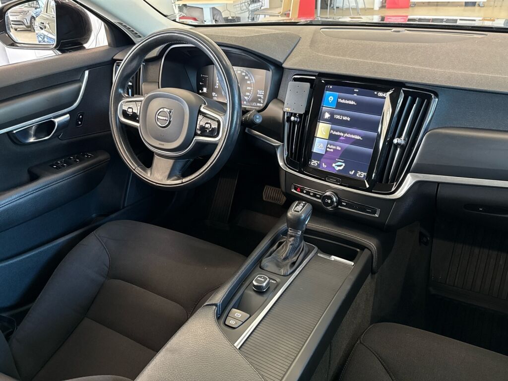 Volvo V90 2017 Musta