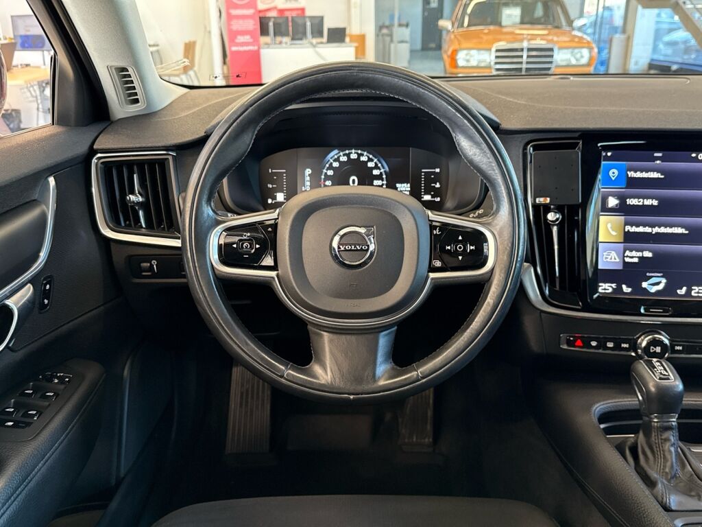 Volvo V90 2017 Musta