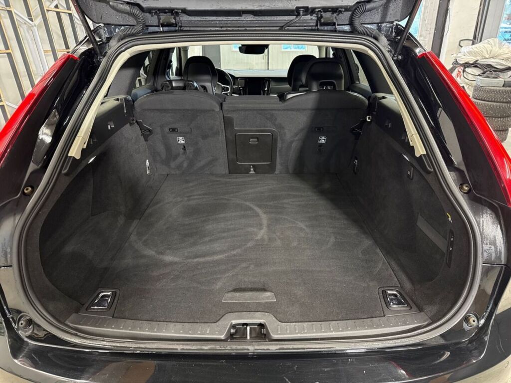 Volvo V90 2017 Musta