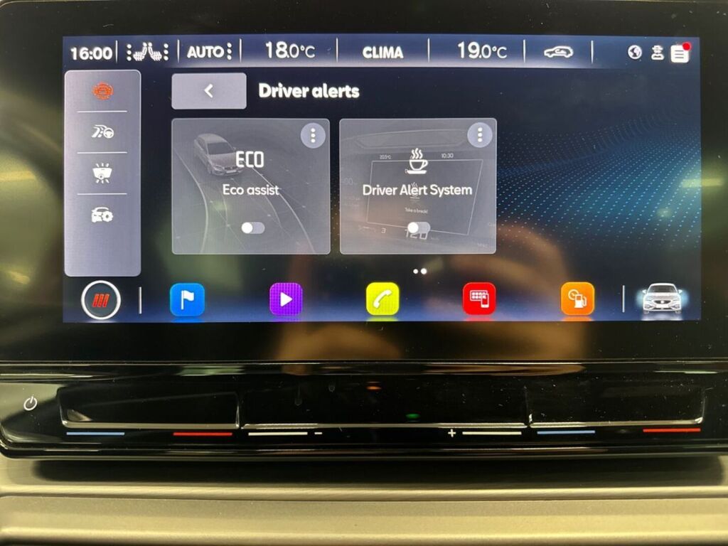 Seat Leon 2020 Punainen