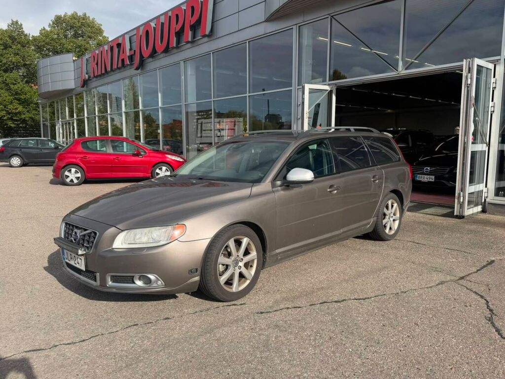 Volvo V70 2012 Ruskea (beige)