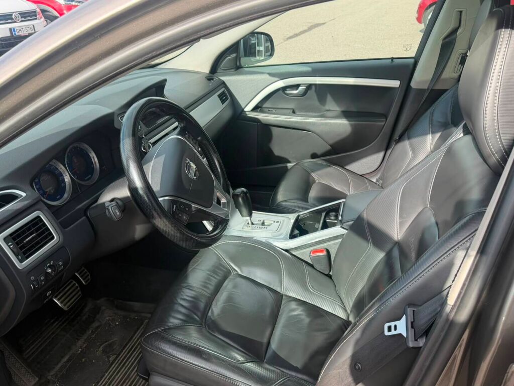 Volvo V70 2012 Ruskea (beige)