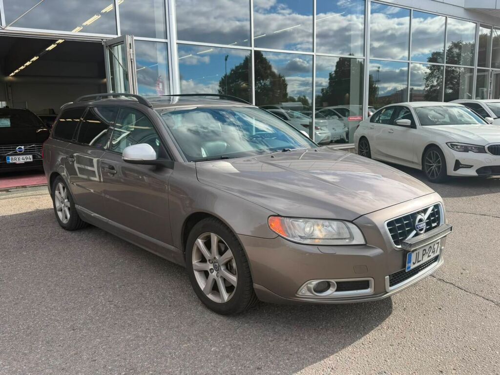 Volvo V70 2012 Ruskea (beige)