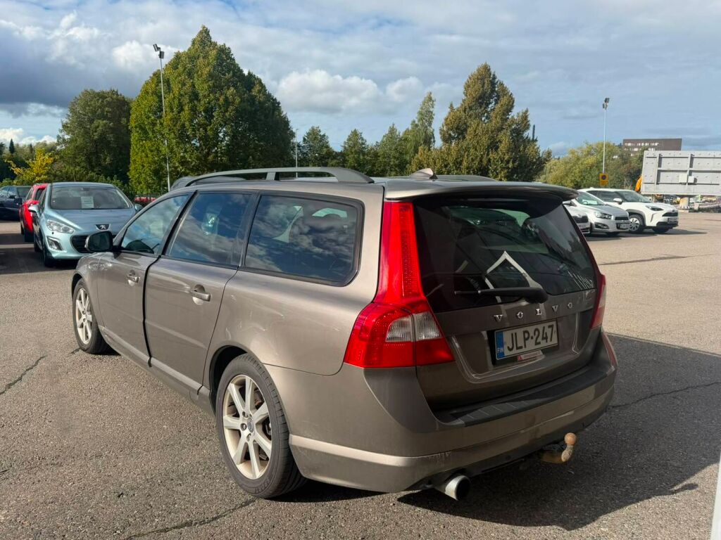 Volvo V70 2012 Ruskea (beige)