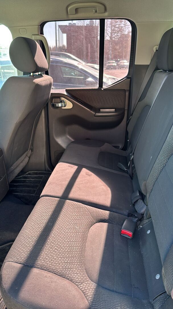 Nissan Navara 2011 Harmaa