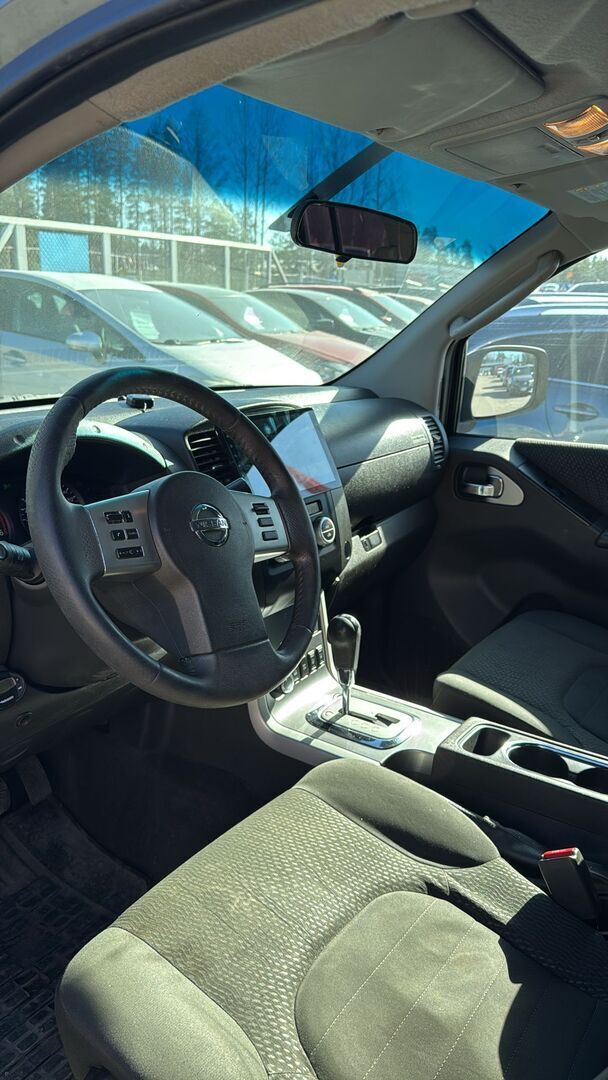 Nissan Navara 2011 Harmaa