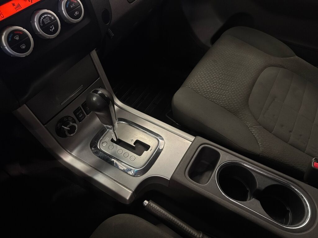 Nissan Navara 2011 Harmaa