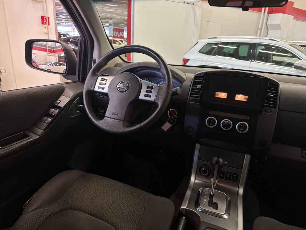 Nissan Navara 2011 Harmaa