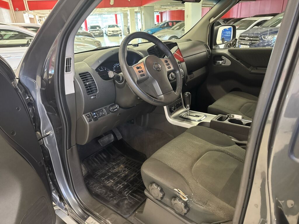 Nissan Navara 2011 Harmaa