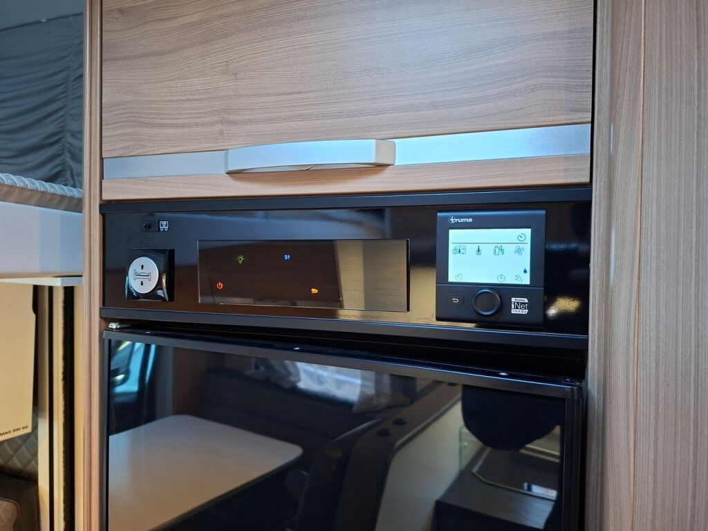 Adria Matrix Axess 670 SL 2020 Valkoinen