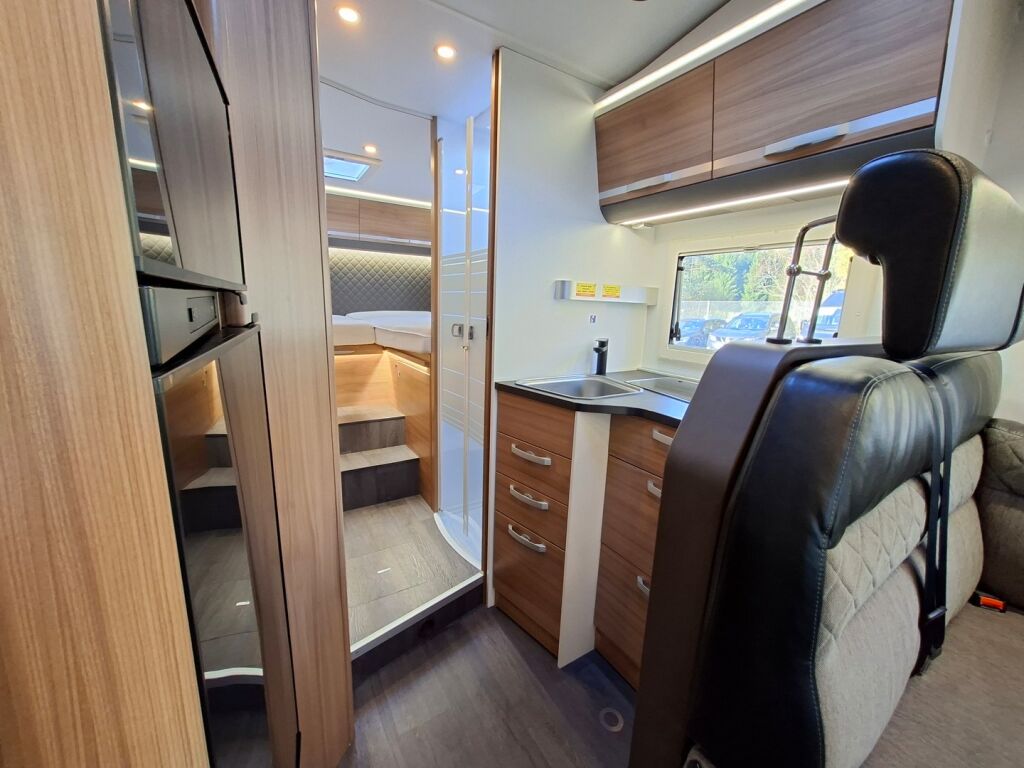 Adria Matrix Axess 670 SL 2020 Valkoinen