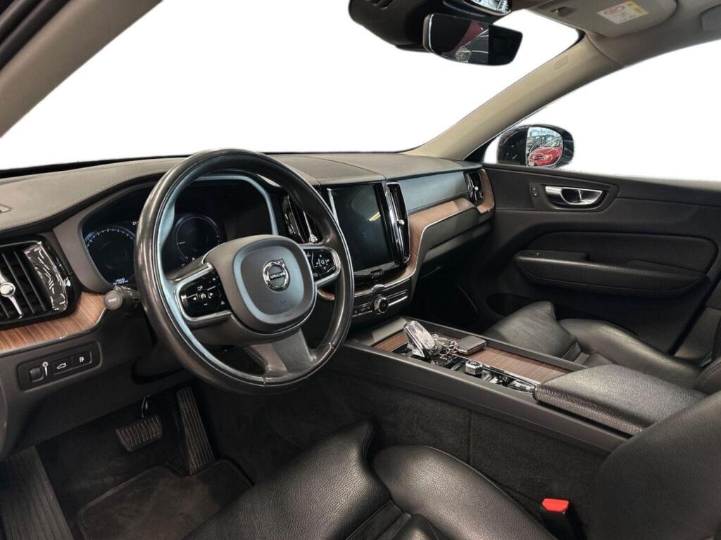 Volvo XC60 2020 Musta