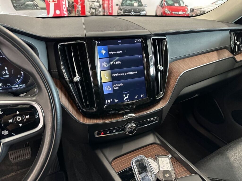 Volvo XC60 2020 Musta