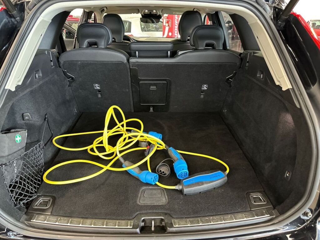 Volvo XC60 2020 Musta