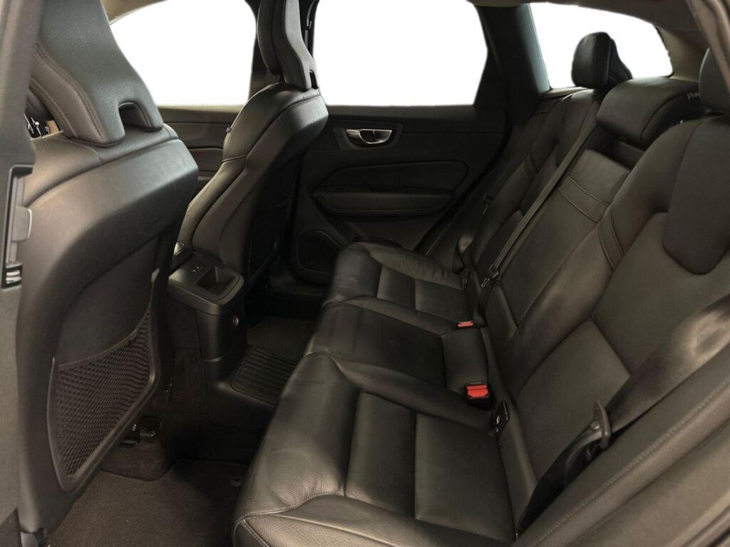 Volvo XC60 2020 Musta