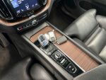 Volvo XC60 2020 Musta