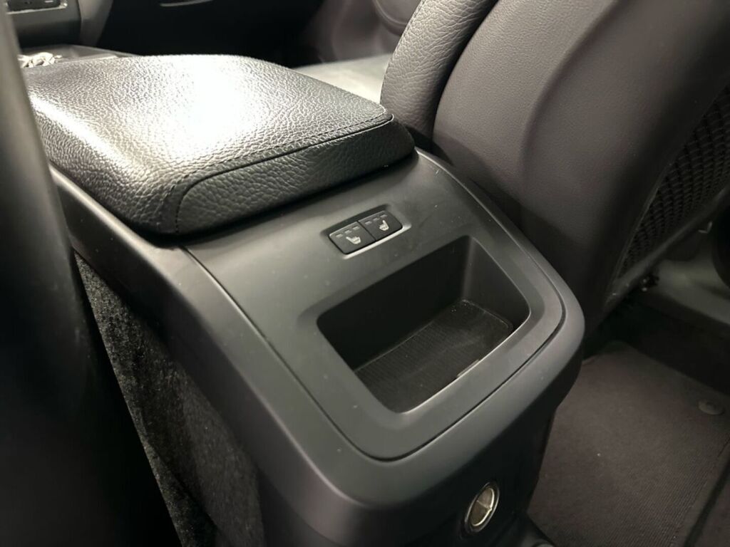 Volvo XC60 2020 Musta