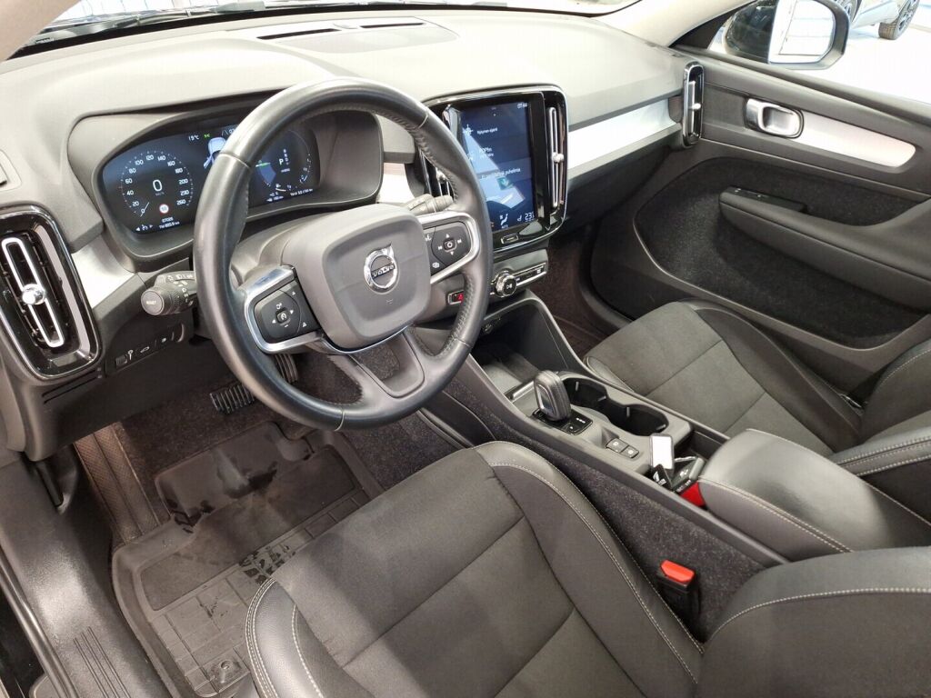 Volvo XC40 2020 Musta
