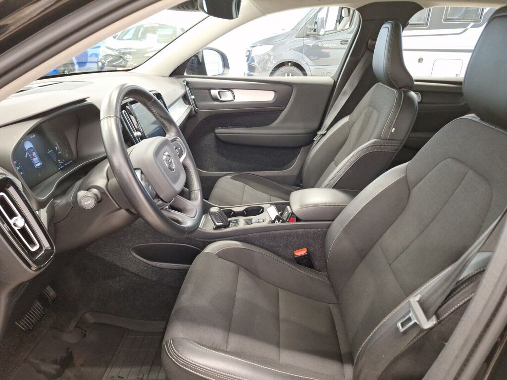 Volvo XC40 2020 Musta