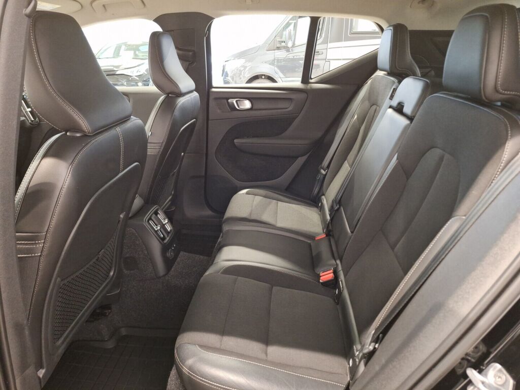 Volvo XC40 2020 Musta
