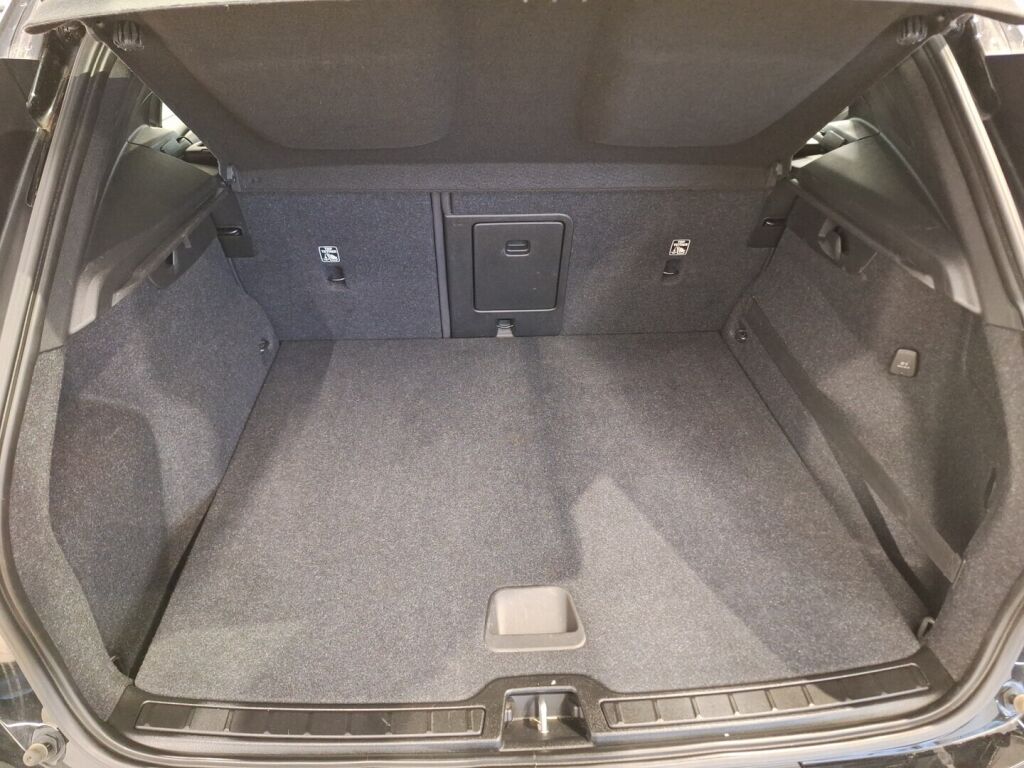 Volvo XC40 2020 Musta