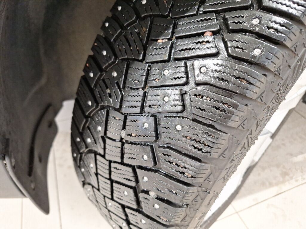 Volvo XC40 2020 Musta