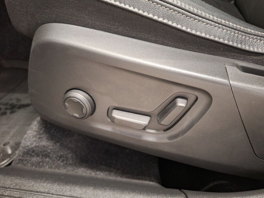 Volvo XC40 2020 Musta