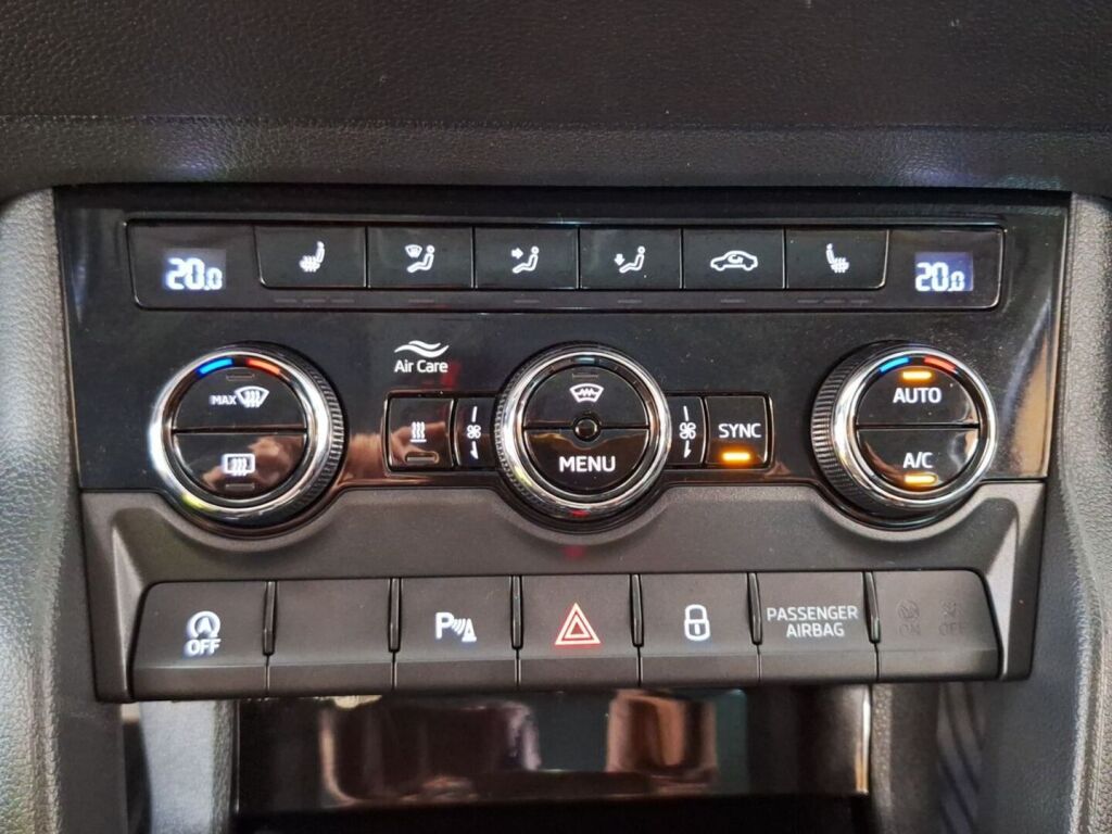 Skoda Karoq 2020 Sininen