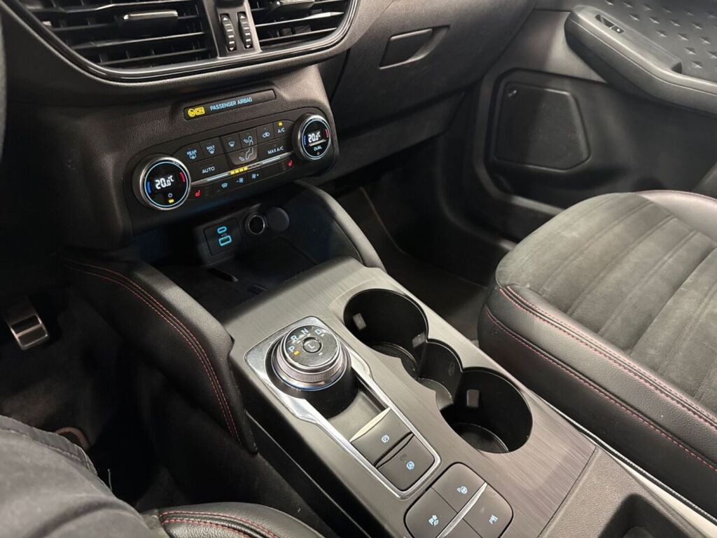 Ford Kuga 2020 Musta
