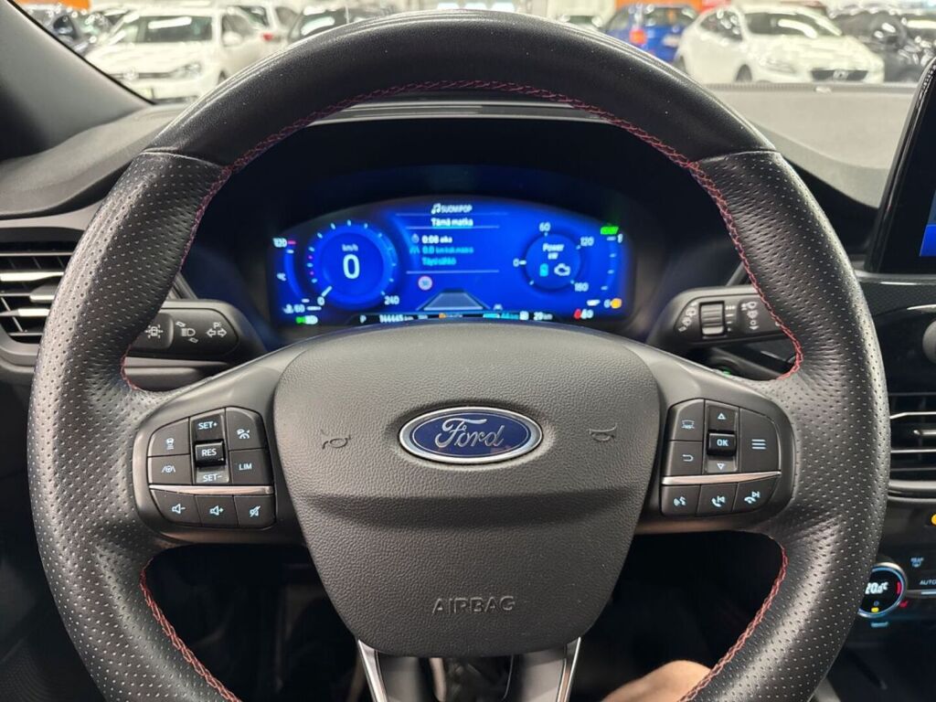Ford Kuga 2020 Musta
