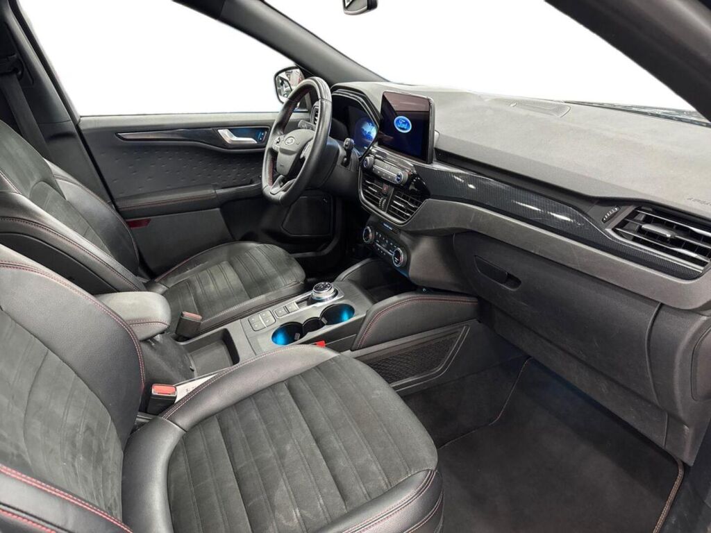 Ford Kuga 2020 Musta