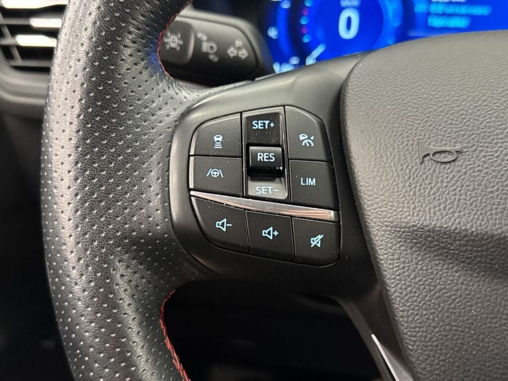 Ford Kuga 2020 Musta