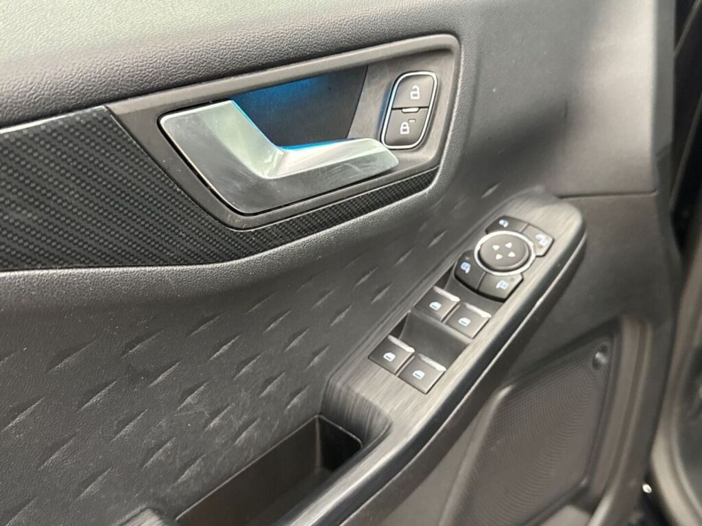 Ford Kuga 2020 Musta