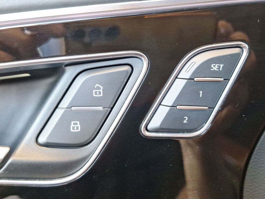 Audi Q7 2016 Sininen