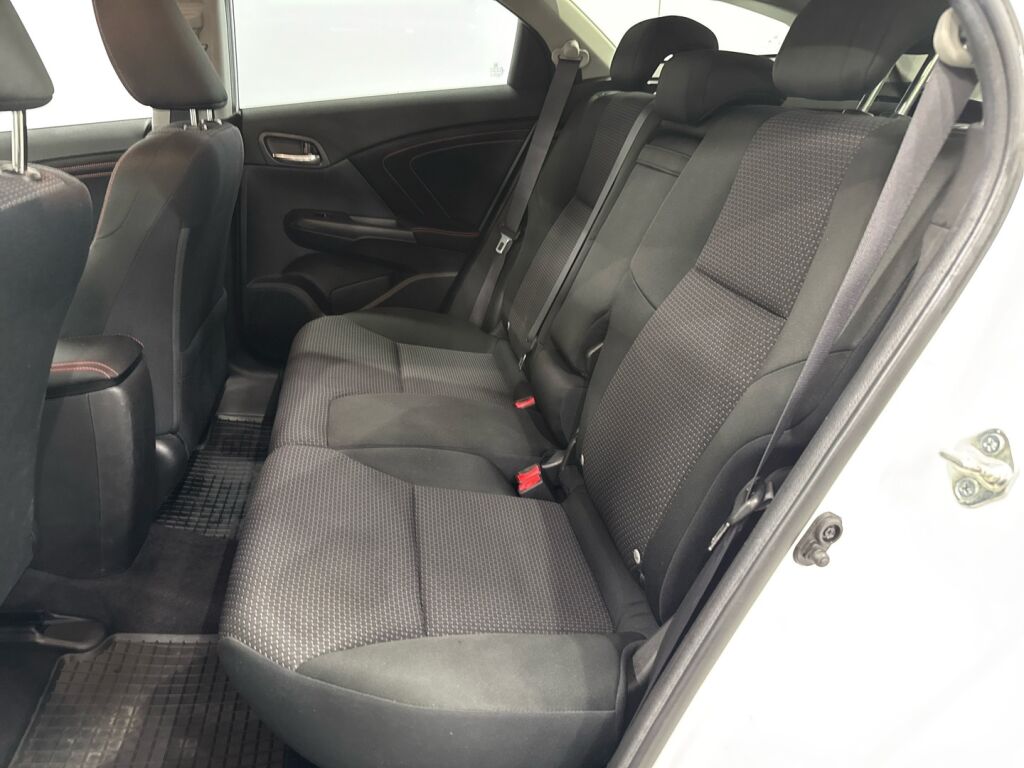 Honda Civic 2018 Valkoinen