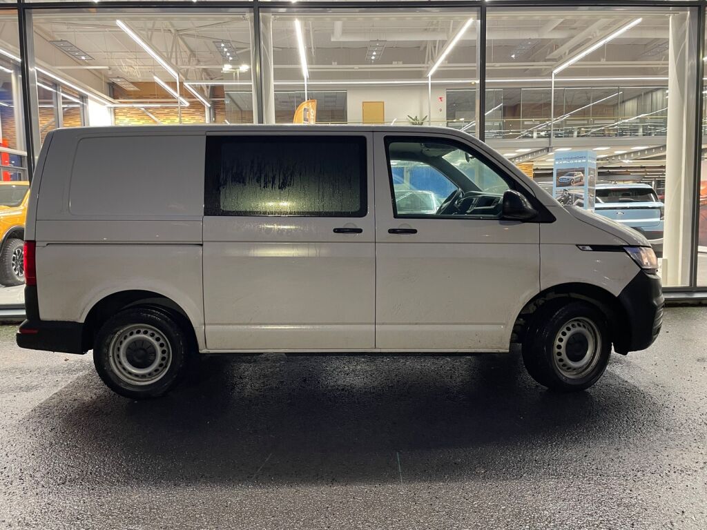 Volkswagen Transporter 2021 Valkoinen